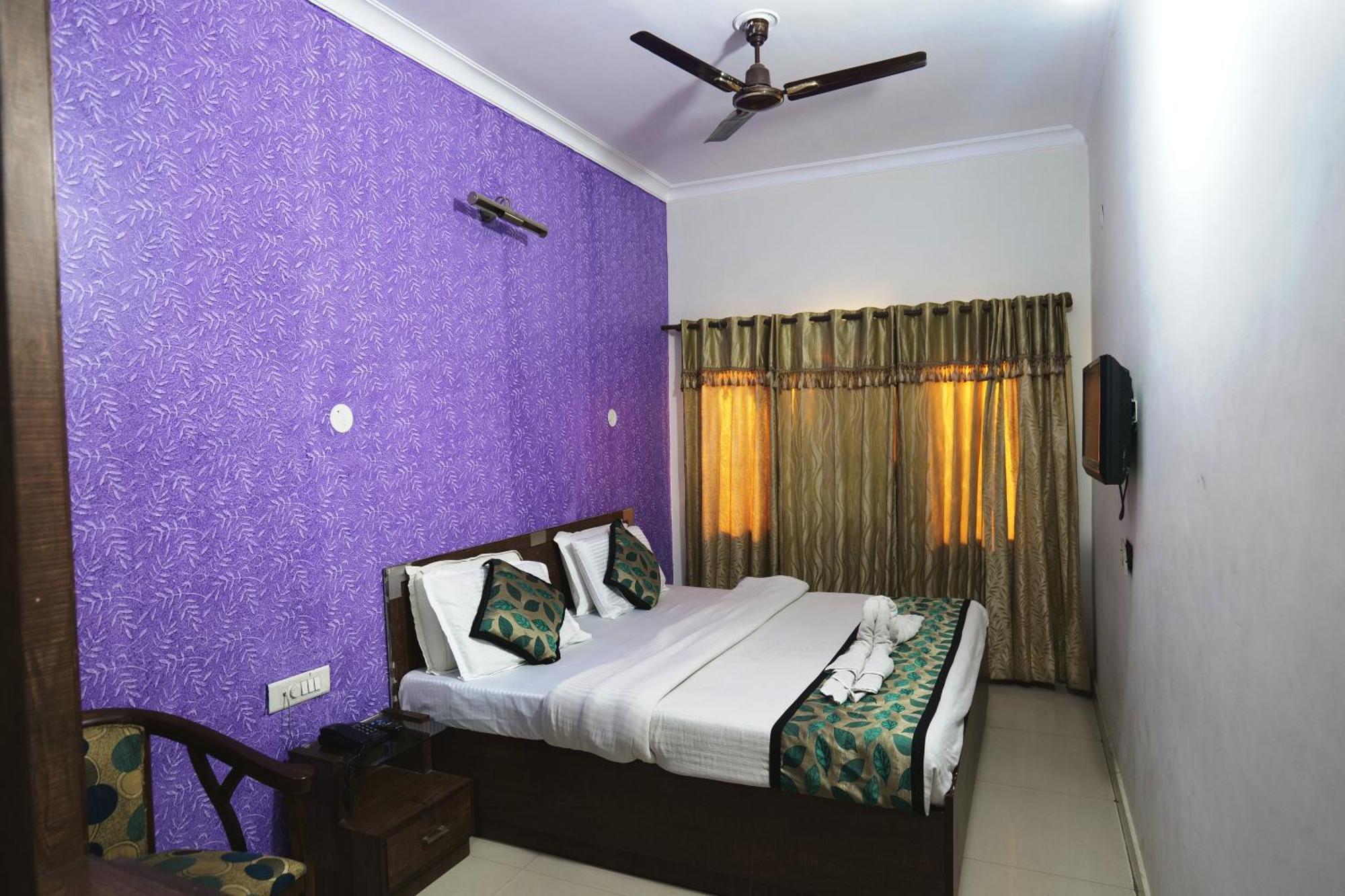 Hotel Holiday Comfort Amritsar Exterior foto