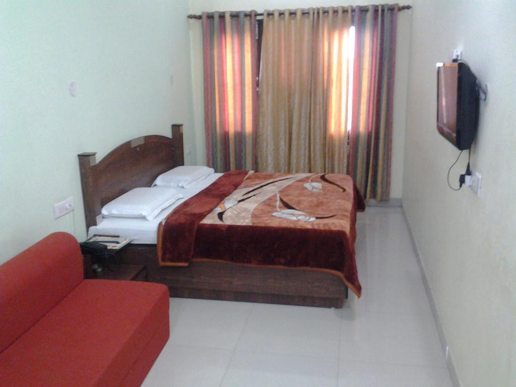 Hotel Holiday Comfort Amritsar Exterior foto